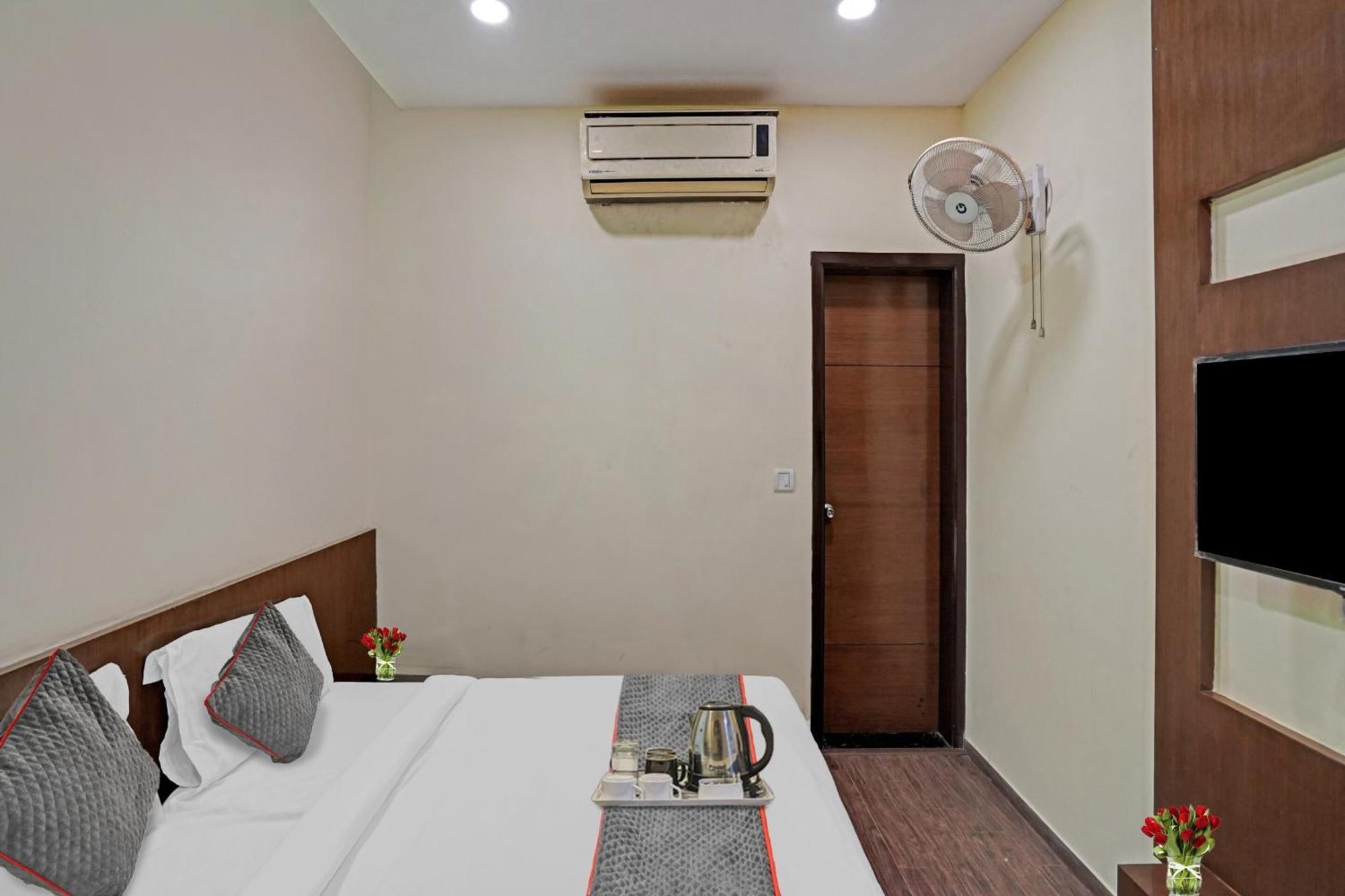 Hotel O Royal Regency Ghaziabad Eksteriør billede